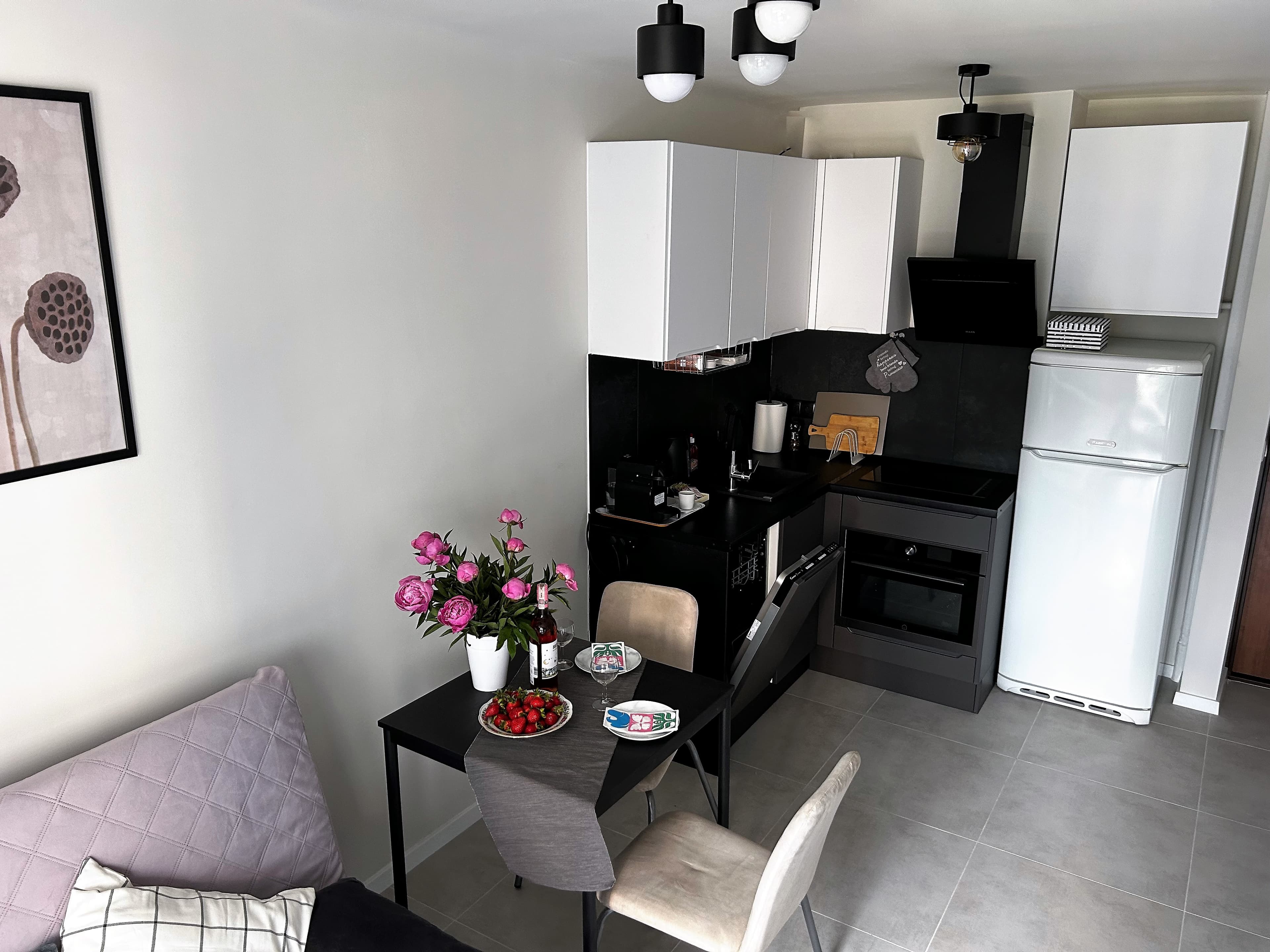 Kitchen annex with flowers